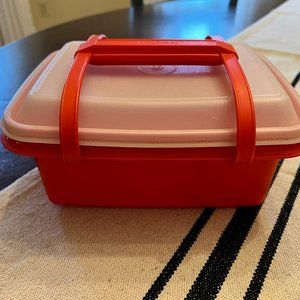 Tupperware "Pack N Carry Lunch Box" #1254-16 w/ Lid #1255-13 & Handle- PRE-OWNED